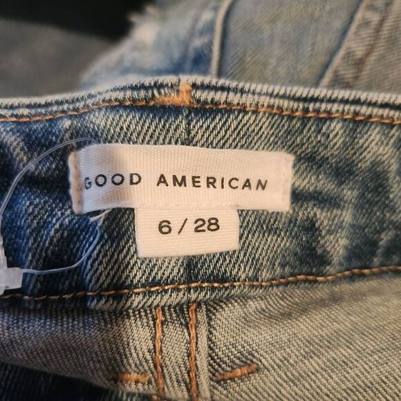 Good American Light Wash Distressed Pockets Denim Cropped Jeans Blue Size 6/28 - Picture 9 of 11